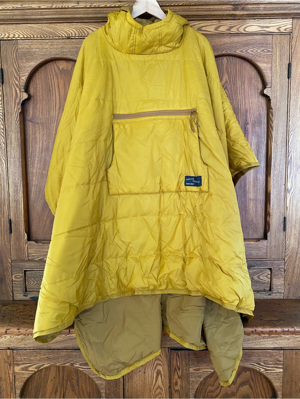 Thermarest Honcho Poncho synthetic insulated hooded mustard gold sample one size